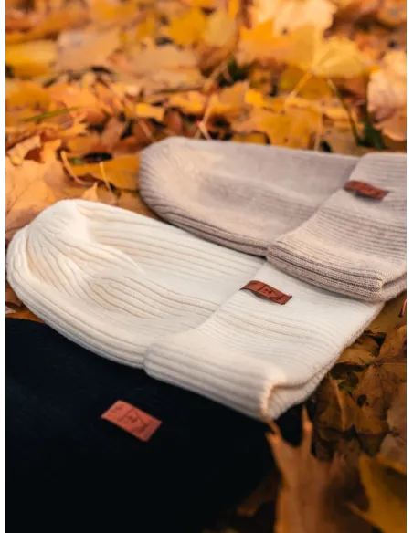 Czapka jesienna Creamy White, 100% Merino personalizowane - Root7