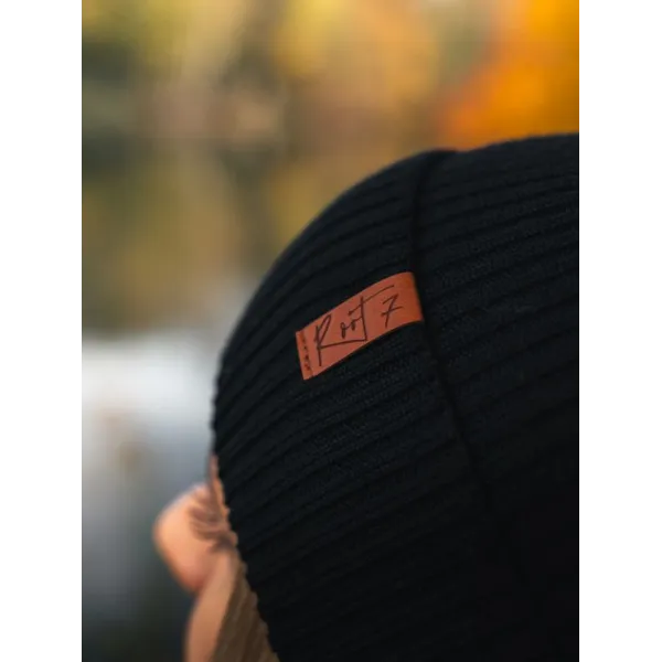 Czapka jesienna Jet Black, 100% Merino personalizowane - Root7